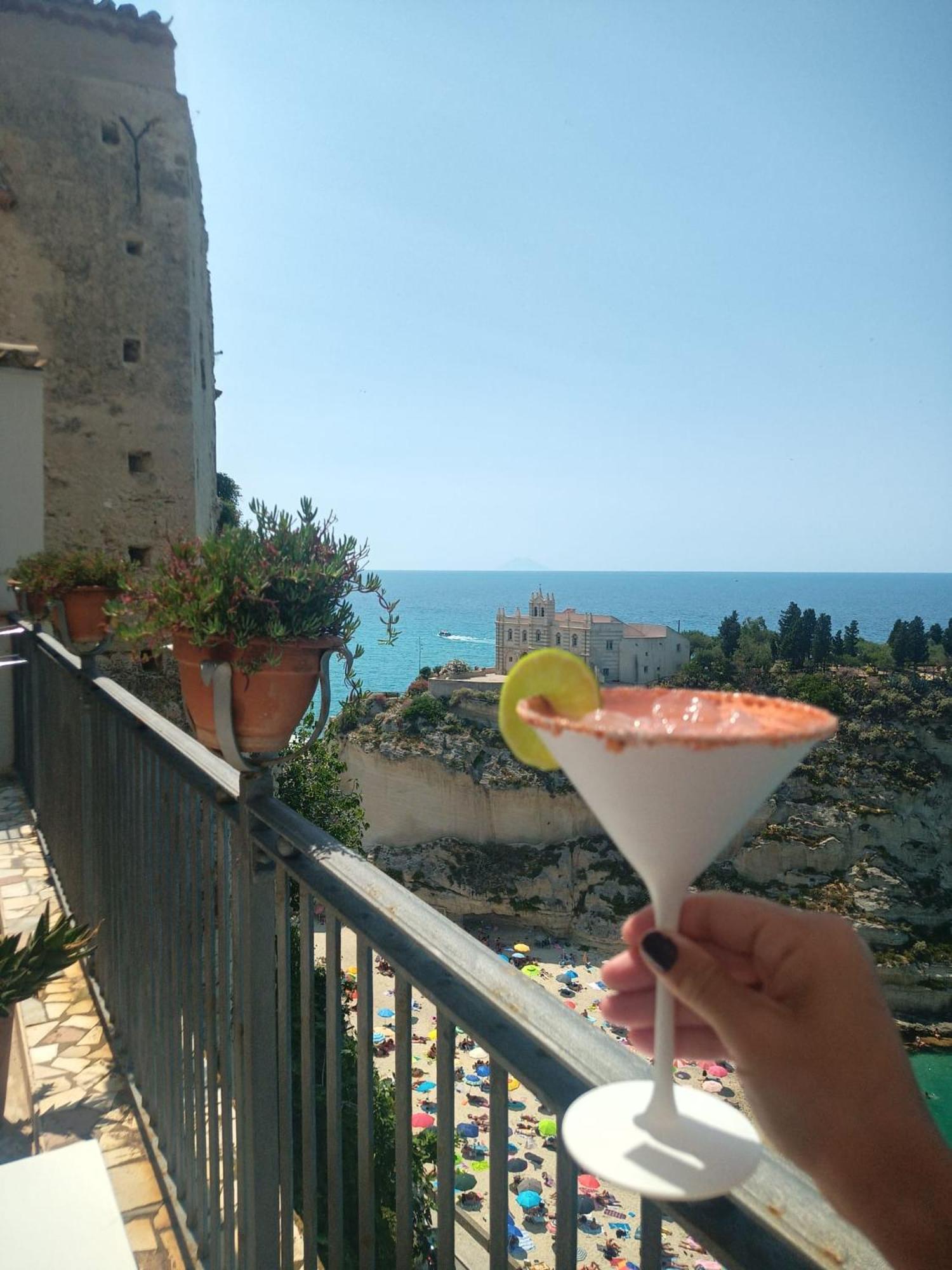 La Dolce Vita A Tropea Exterior photo